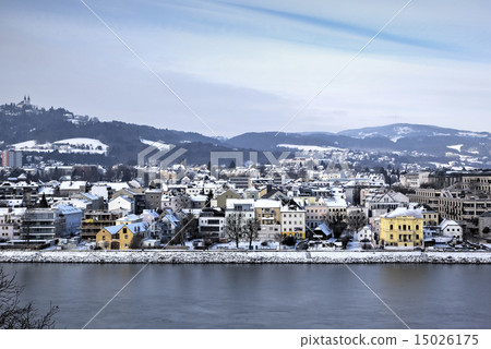 Cityscape of Linz from Linzer Schloss. Linz, Austr 15026175