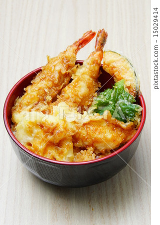 Bowl of rice and fried fish 15029414