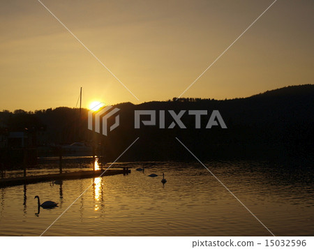 Sunset glow in the Lake District of England 15032596