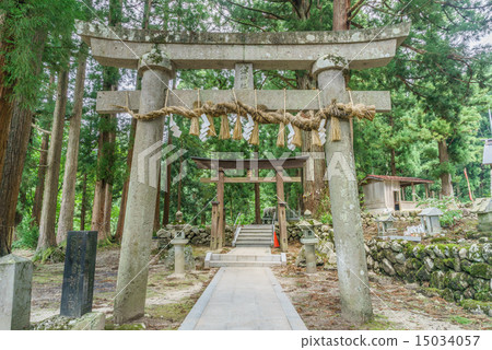 The torii and approach to the torii of the Eighth Sea shrine in the summer The torii and approach to the torii of the Eighth Sea shrine in the summer 15034057
