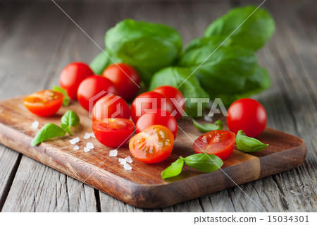 Cherry tomatoes 15034301