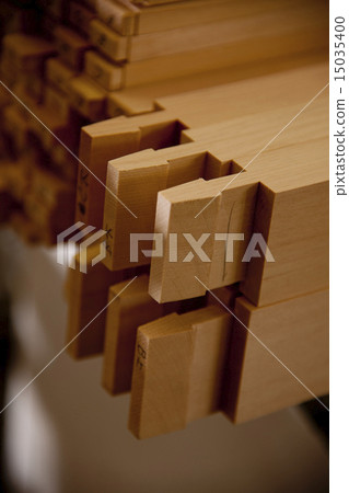 Image of joiner timber that joiner craftsman cut with flea 15035400