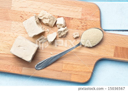 fresh and dry yeast fresh and dry yeast 15036567