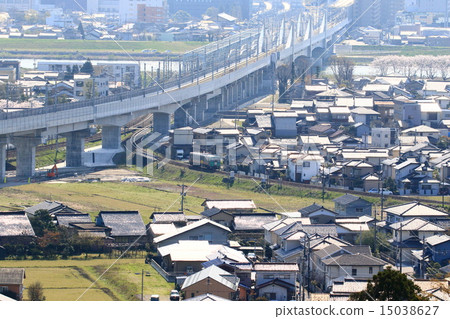 Takayama main line passing over the elevated Hokuriku Shinkansen Takayama main line passing over the elevated Hokuriku Shinkansen 15038627