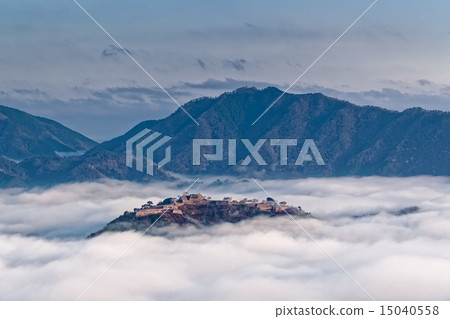 Takeda castle ruins on the sea of clouds 15040558