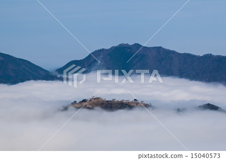 Takeda castle ruins on the sea of clouds 15040573
