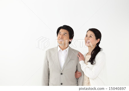 時尚的中間情侶 時尚的中間情侶 15040897