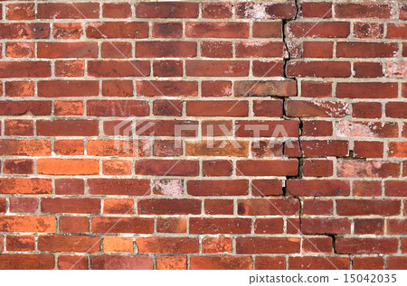 Cracky brick fence Cracky brick fence 15042035