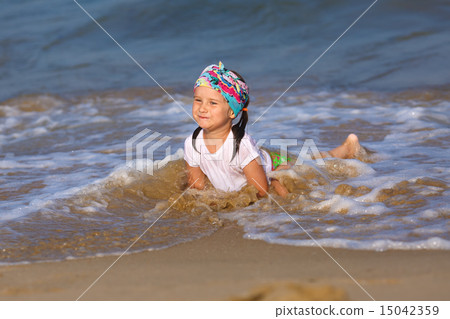 Baby and sea Baby and sea 15042359