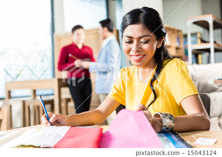 Interior designer working in furniture store 15043124