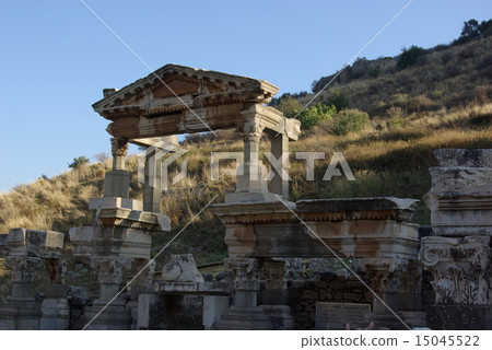 圖拉真皇帝的以弗所噴泉 15045522