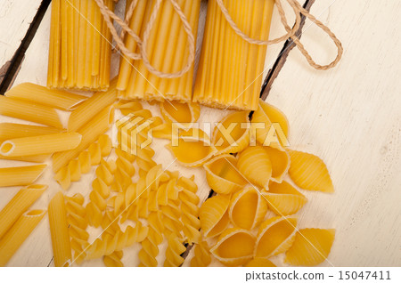 bunch of Italian pasta type 15047411