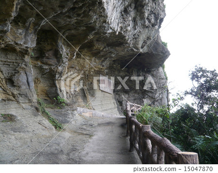 一個旅遊勝地的巨型岩石在Yonagunijima叫Tyndahanata 一個旅遊勝地的巨型岩石在Yonagunijima叫Tyndahanata 15047870