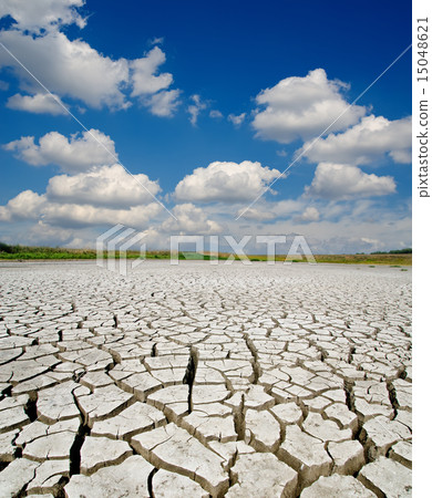 drought land under dramatic sky 15048621