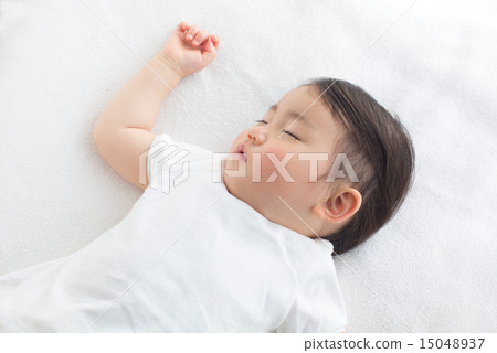 Baby to take a nap Baby to take a nap 15048937