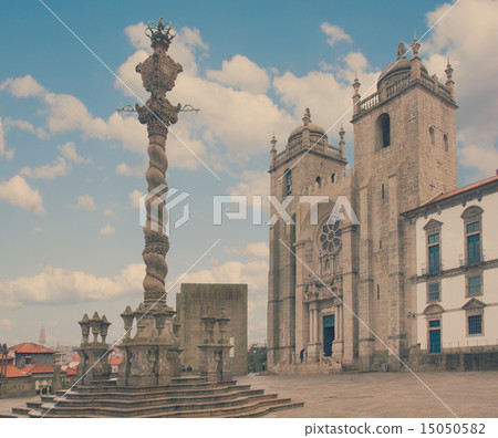 Pillory and  Se Cathedral in Porto 15050582