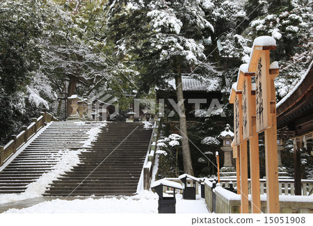 在冬天從Kotohiragu-gu神社“Shito神社”的前面看朝日的方向 15051908