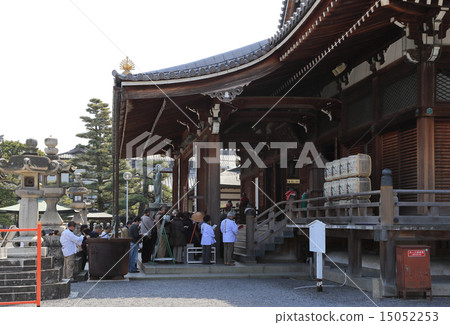 朝聖參觀四國佛第75號佛教“Zentsuji”出生地（Saikyo）的“Maidou” 15052253