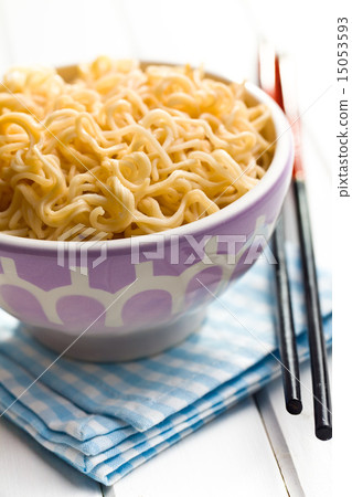 boiled chinese noodles 15053593