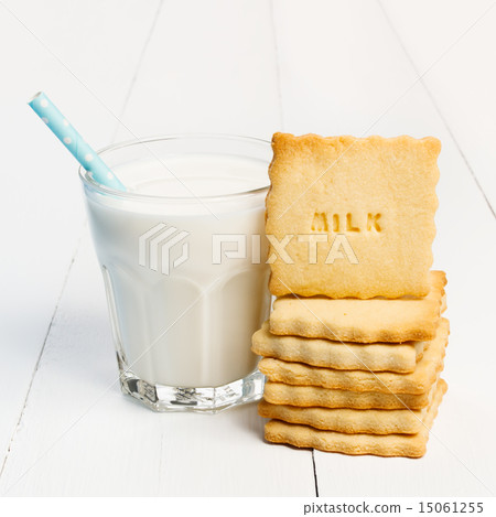 Milk and cookie  15061255