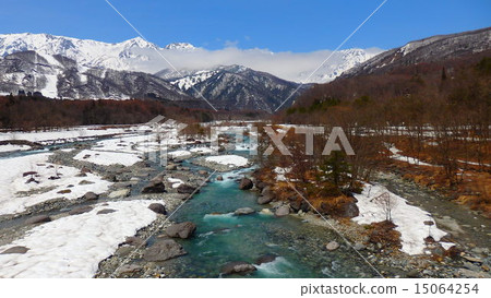 Snow scene 15064254