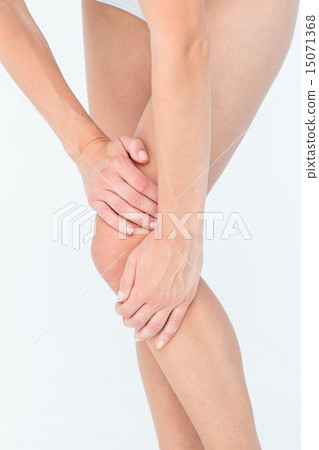 Woman with knee pain 15071368