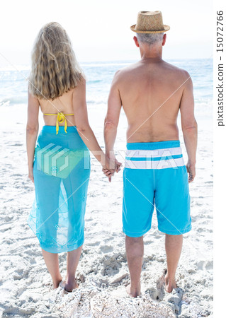 Happy couple standing by the sea and holding hands 15072766