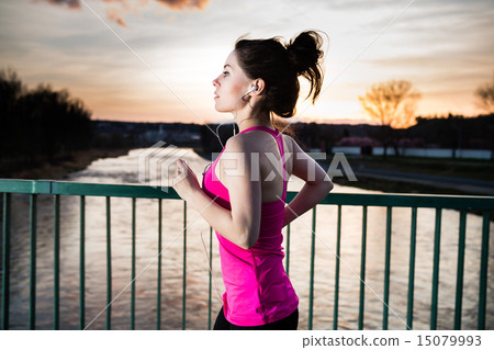 Young woman jogging Young woman jogging 15079993