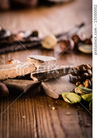 Raw cocoa mass with hazelnuts Raw cocoa mass with hazelnuts 15080002