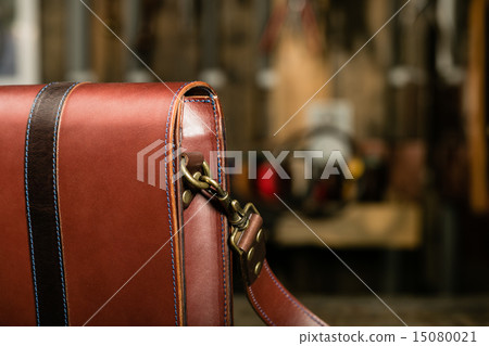 Detail of leather bag in the leather workshop 15080021