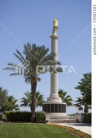 The war memorial monument, Valletta, Malta 15082181
