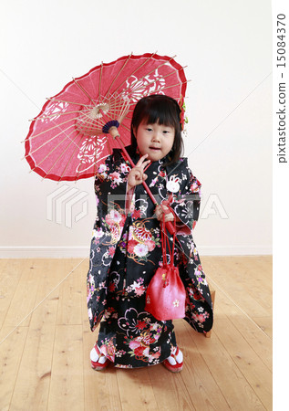 Shichigosan Kimono · Three year old girl 15084370