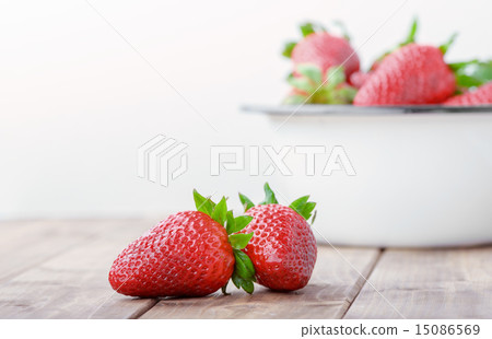 strawberries closeup 15086569