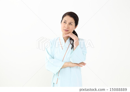 耐心地穿著測試衣物 耐心地穿著測試衣物 15088889