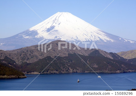 Mikuniyama of Hakone outer ring mountain and Mt. Fuji rising to the background of Ashinoko Mikuniyama of Hakone outer ring mountain and Mt. Fuji rising to the background of Ashinoko 15089296