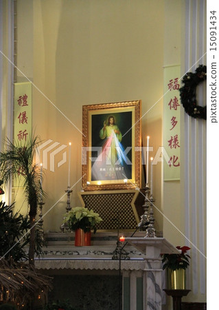 The altar of St. Laurence church 15091434