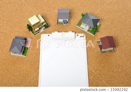 Residential model lined with many corks 15092292