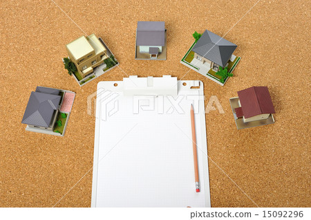 Residential model lined with many corks 15092296
