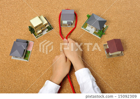 Residential model lined with many corks 15092309