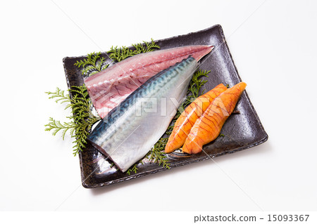 兩個鯖魚和魚卵 兩個鯖魚和魚卵 15093367