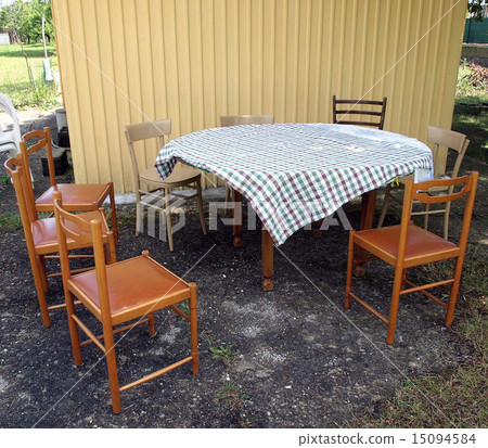 Picnic table 15094584