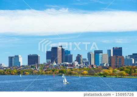 Boston and Charles river view from Harvard Bridge 15095726
