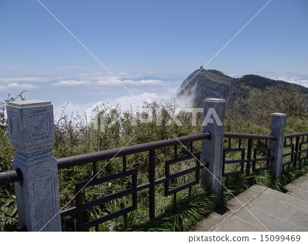 The sea of clouds in Emeishan, China 15099469