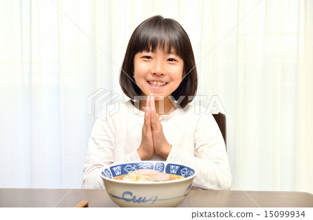 Girls eating noodles (palms) Girls eating noodles (palms) 15099934