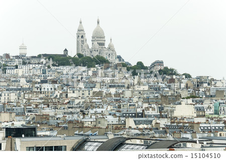 See the Sacre Coeur temple across the city of Paris 15104510