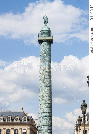 Cylinder of Vendome square with Napoleon statue at the tip 15104514