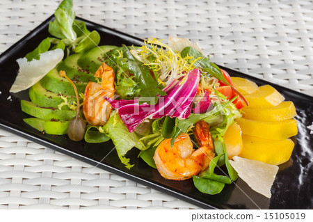 salad with mango and shrimp on a light background 15105019