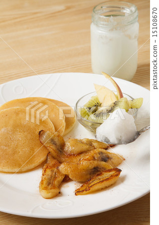 Banana coconut sauté pan cake 15108670