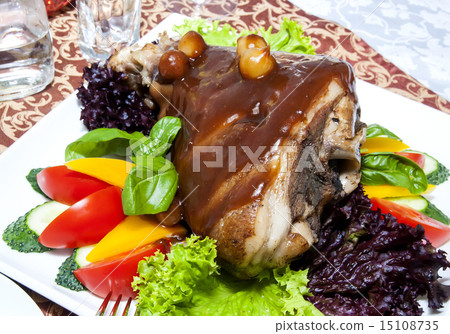 roasted pork knuckle with vegetables 15108735