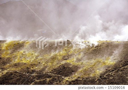 sulphur spring in vulcano sulphur spring in vulcano 15109016